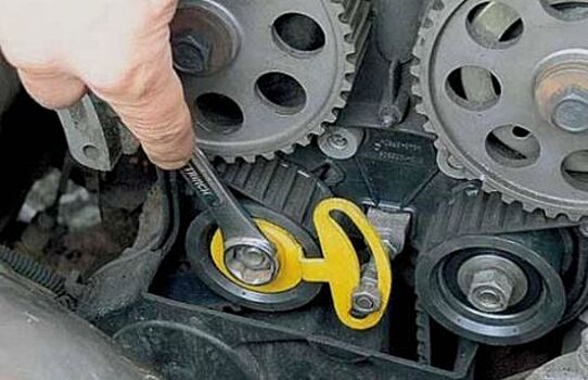 Автомобилистам назвали первые признаки износа ремня ГРМ