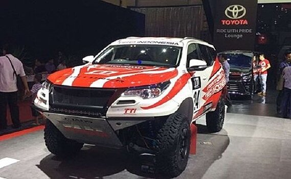 На автошоу в Индонезии показали раллийный Toyota Fortuner