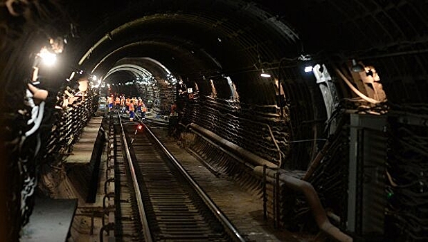 В московском метро неизвестный убежал в тоннель