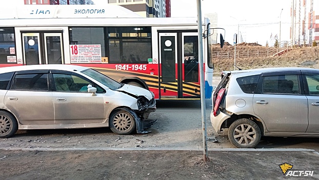 В Новосибирске 25 апреля в Октябрьском районе произошло массовое ДТП