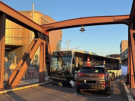 Женщина погибла в результате наезда автобуса на пешеходов на юго-западе Германии