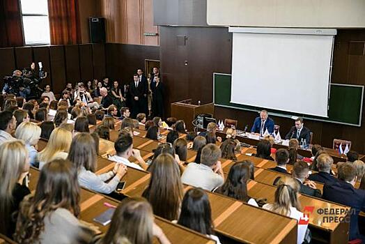 У новгородских абитуриентов незаконно требовали медицинские документы