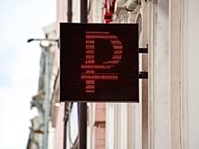 Эксперт не советует покупать валюту для получения дохода в августе