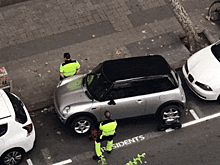 Странный метод эвакуации автомобилей в Барселоне