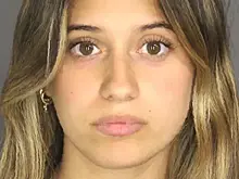 Молодую сотрудницу школы арестовали за совращение 14-летнего мальчика