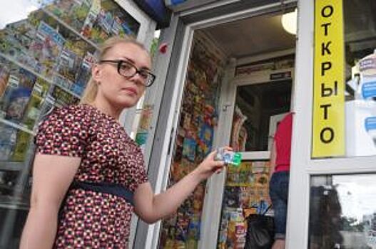 В Омске продали 145 новых транспортных карт «Омка»