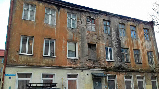 В Калининграде жильцы аварийного дома добиваются расселения