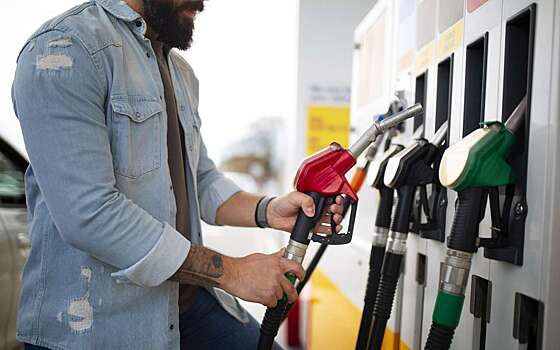 Когда подешевеет бензин: ответ депутата ГД