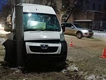В Орле маршрутка протаранила столб, есть пострадавший