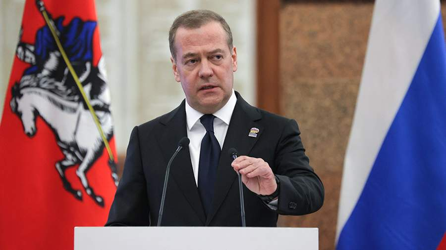 Медведев назвал приговор Ле Пен окончательной дискредитацией Пятой республики