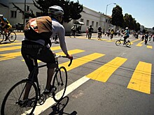 Артамонов предложил разрешить велосипедистам не пропускать пешеходов