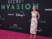 Эмилия Кларк обнажила плечи на премьере сериала "Секретное вторжение"