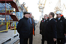 Медведев потребовал не затягивать со сроками строительства ледоколов