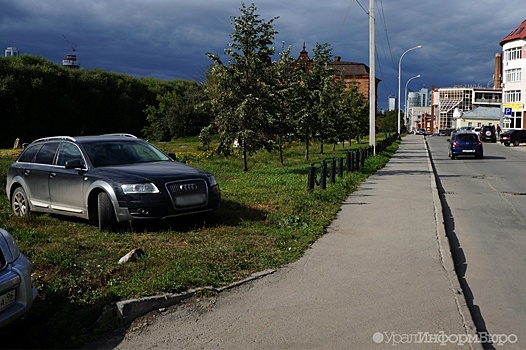 Свердловские автоинспекторы зафиксировали 500 жалоб на "гряземесов"