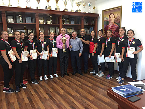 Сборную Дагестана по регби среди женщин чествовали в Минспорте республики