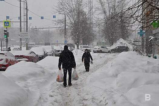 "Есть опасность обрушения конструкции": казанцы жалуются на владельцев нежилых помещений, не убирающих снег