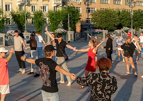 В Хабаровске состоялась первая репетиция патриотической танцевальной акции «Победный вальс»