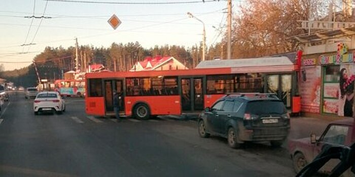 В Нижнем Новгороде автобус задавил женщину-водителя