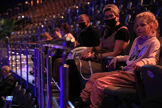 «Удивительные елки» украсили на ВДНХ