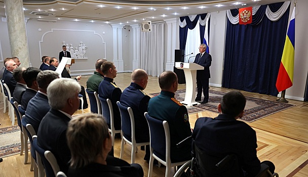 В преддверии Дня России: губернатор вручил государственные и областные награды