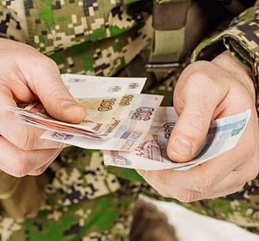 Зарплата военнослужащих в 2022 году: последние новости в России