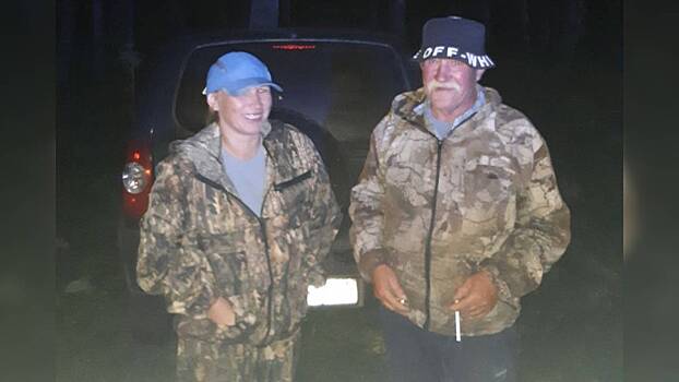 В Красноярском крае полицейские совместно с волонтёрами отыскали потерявшихся в лесу грибников