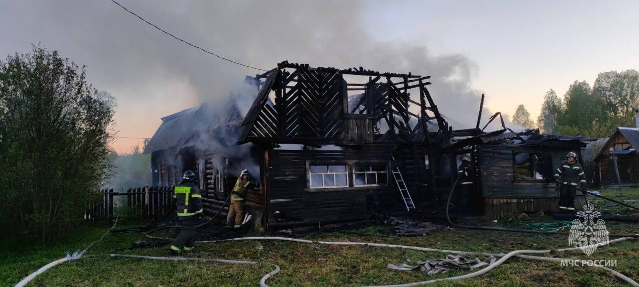 Несколько домов горели в Краснобаковском округе