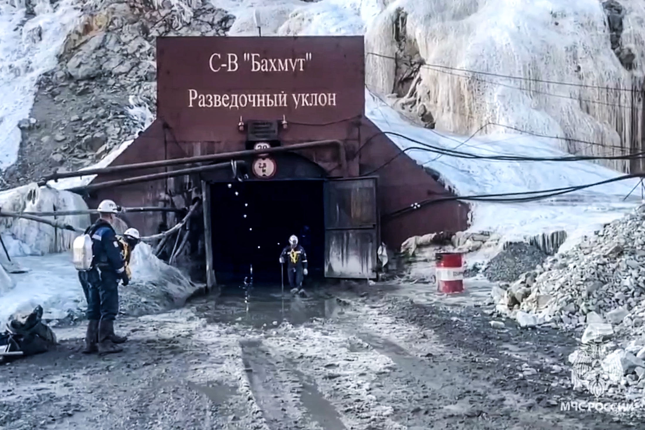 На шахте «Пионер» приостановлен разбор завалов из-за риска повторного обрушения