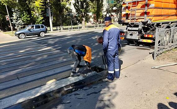 В Курске на 39 улицах почистили ливневки