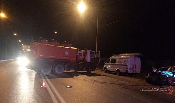 В Волгограде в лобовом ДТП с фурой погиб водитель «Джилли»