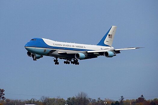 Прерванный полет Трампа в Давос вызвал вопросы о стареющем президентском самолете