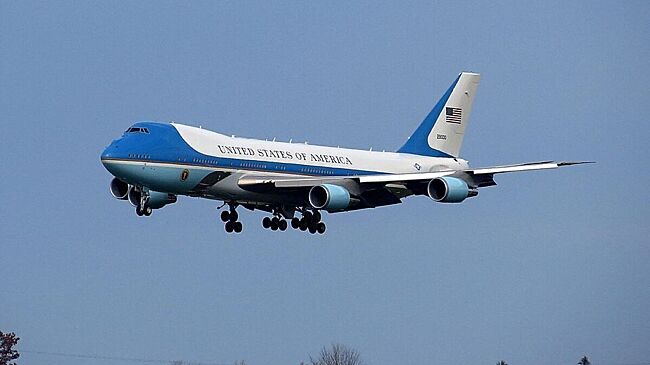 Прерванный полет Трампа в Давос вызвал вопросы о стареющем президентском самолете