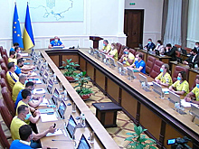 Правительство Украины отметило победу над Швецией заседанием в футбольной форме