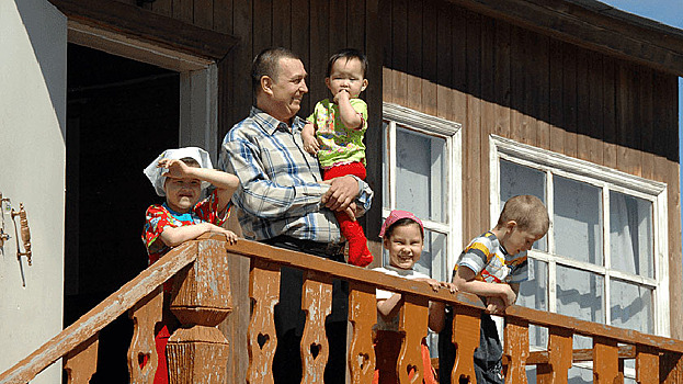 Многодетные семьи на Ямале смогут авансом получить компенсацию за отдых