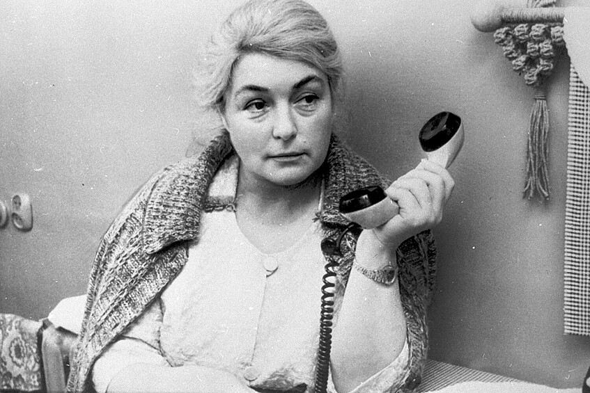 Лидия Федосеева-Шукшина в кадре из фильма «Букет мимозы и другие цветы» (1984)