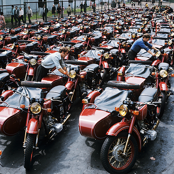 Самый дорогой мотоцикл в СССР мотоцикл "Днепр" стоил 1500 руб. 