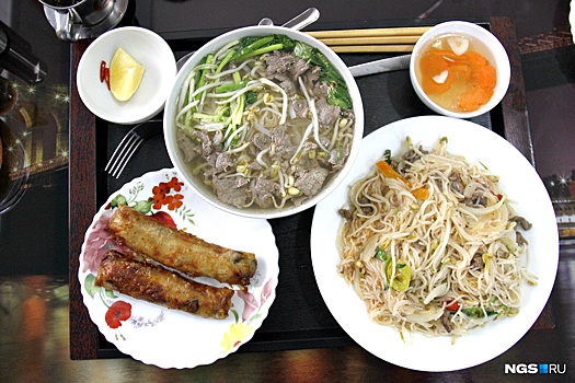 В частном секторе за Октябрьским рынком открылась вьетнамская закусочная с магазином