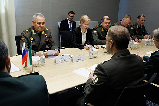 Министр обороны России провел встречу со своим иранским коллегой