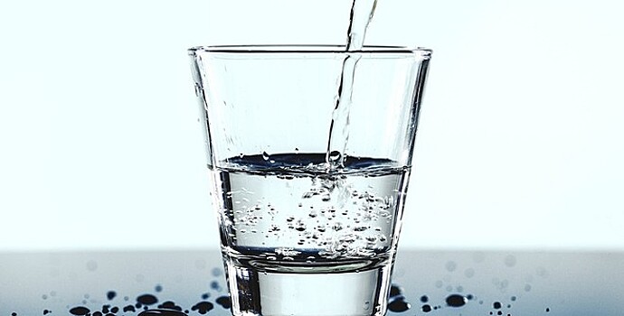 Диетолог развеяла популярные мифы о питье воды