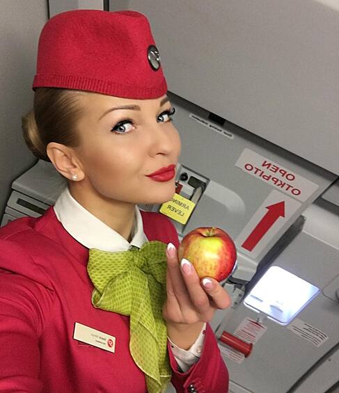 Победительница конкурса "Самая красивая стюардесса России" 2015 года Алеся Чернышева (Кузина). Девушка трудится в авиакомпании S7 Airlines. 