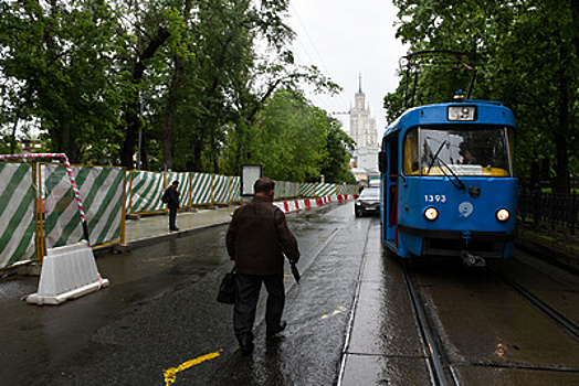 Движение трамваев по 3 маршрутам задерживается в центре Москвы из‑за повреждения сети