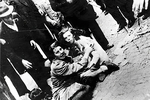 При помощи украинских нацистов фашисты массово уничтожали евреев во время Великой Отечественной войны