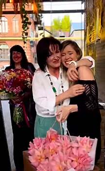 Певица Elvira T прилетела в Саратов, чтобы устроить сюрприз для мамы