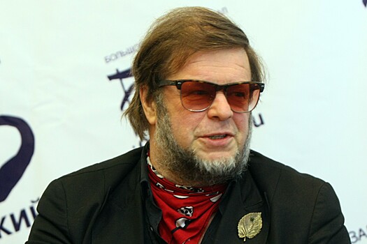 Алиса Гребенщикова поделилась фото с отцом* и братом