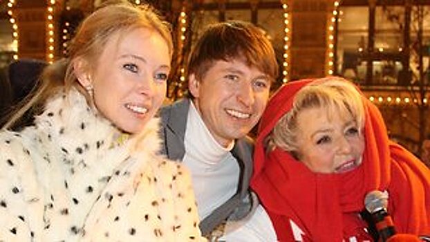 Ягудин и Тотьмянина подарили Татьяне Тарасовой шубу