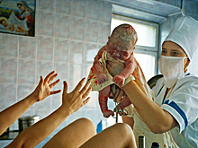 Депутата из Тольятти сняли с поста после истории с родами жены в Чили