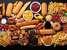 Обработанное мясо, жареные продукты и сладкие напитки: от чего лучше отказаться в новом году