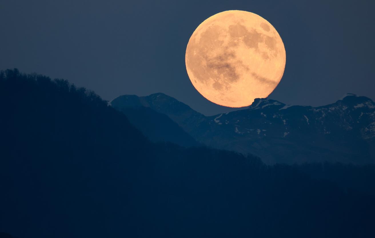 Россия предложила запустить малые спутники для исследования Луны