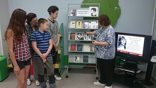 Юлия Рутберг представила авторскую программу об Анне Ахматовой в музее поэта в Петербурге