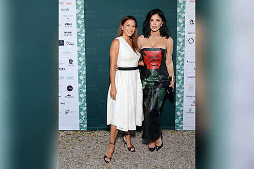 Журналистка Лорен Санчес появилась на публике с клатчем за полмиллиона рублей